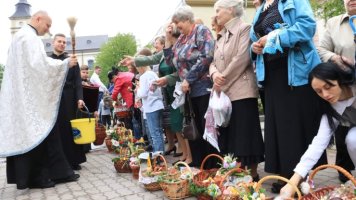 svěcení košíků v kostele